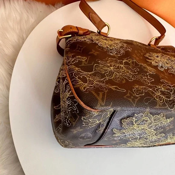 💎✨BEAUTIFUL✨💎 LOUIS VUITTON Monogram Dentelle Batignolles - Picture 12 of 16